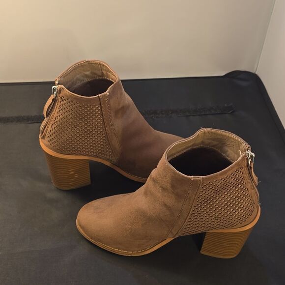 FOREVER BACK ZIPPER CLOSURE IN BOOTIES - Picture 6 of 14